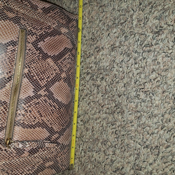 G.I.L.I Snake Printed Leather Bag - Picture 15 of 17